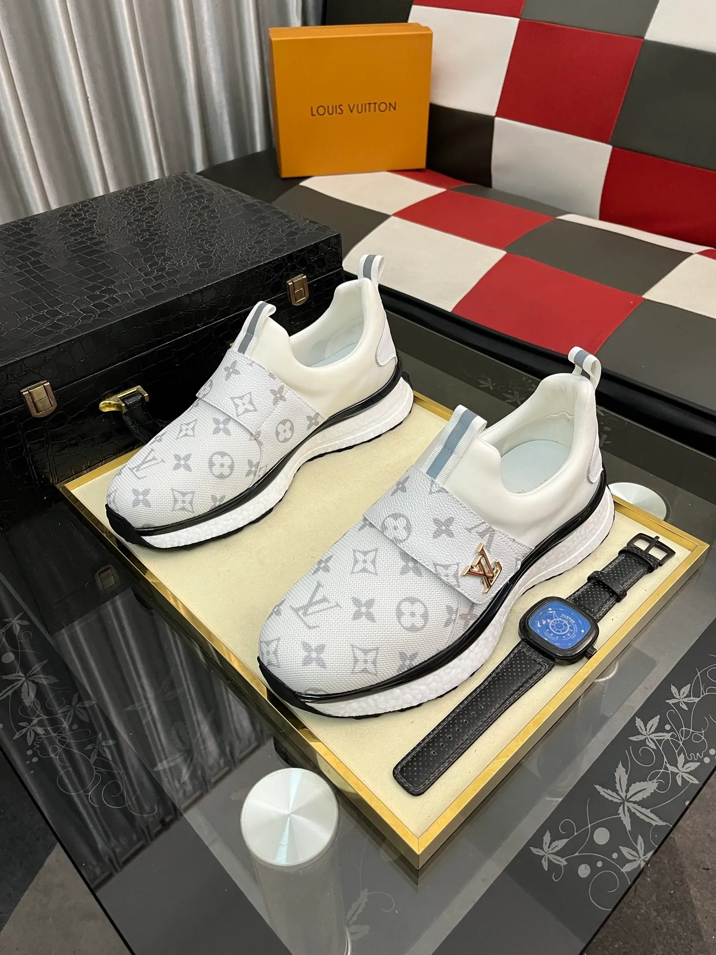 Men's shoes💰458⌚️⌚️"LOUI* VUITTO*" latest popular men's casual shoes ✔️This model is made of original breathable fly woven fabric, super shiny in real life⚡️ Fashionable and versatile, the toe last shape is firm and full, the soles are made from LV original mold and can be put in and out at will. It is light and comfortable for the foot~Purely handmade, details determine the quality! Size:38-442️⃣Colors available